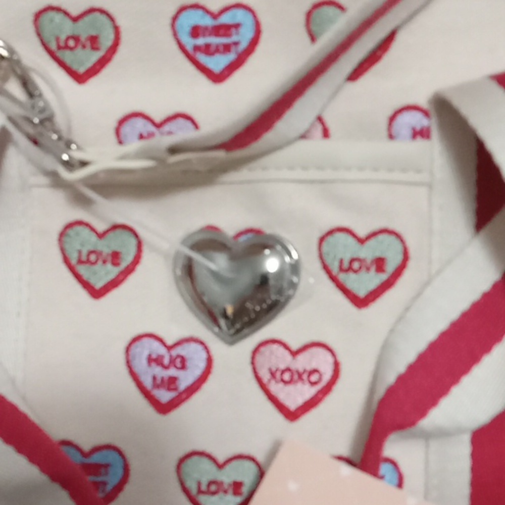 Betsey Johnson Conversation Hearts Canvas Crossbody NWT - Picture 2 of 6